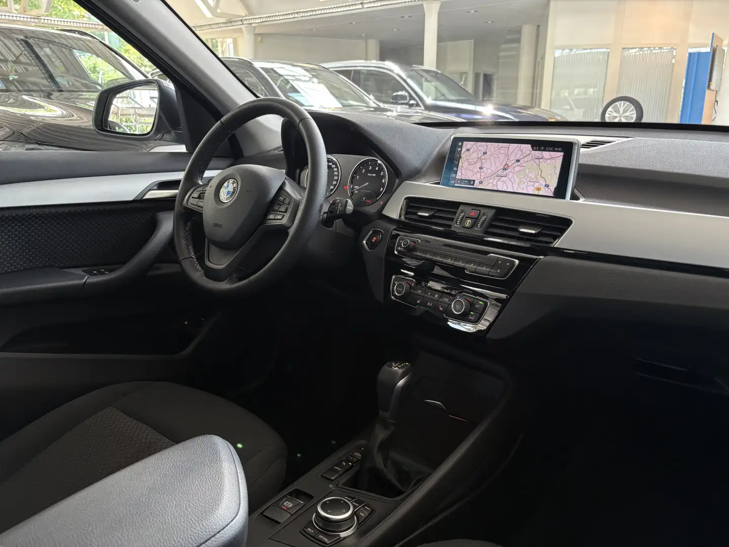 Vehicle image, number 6
