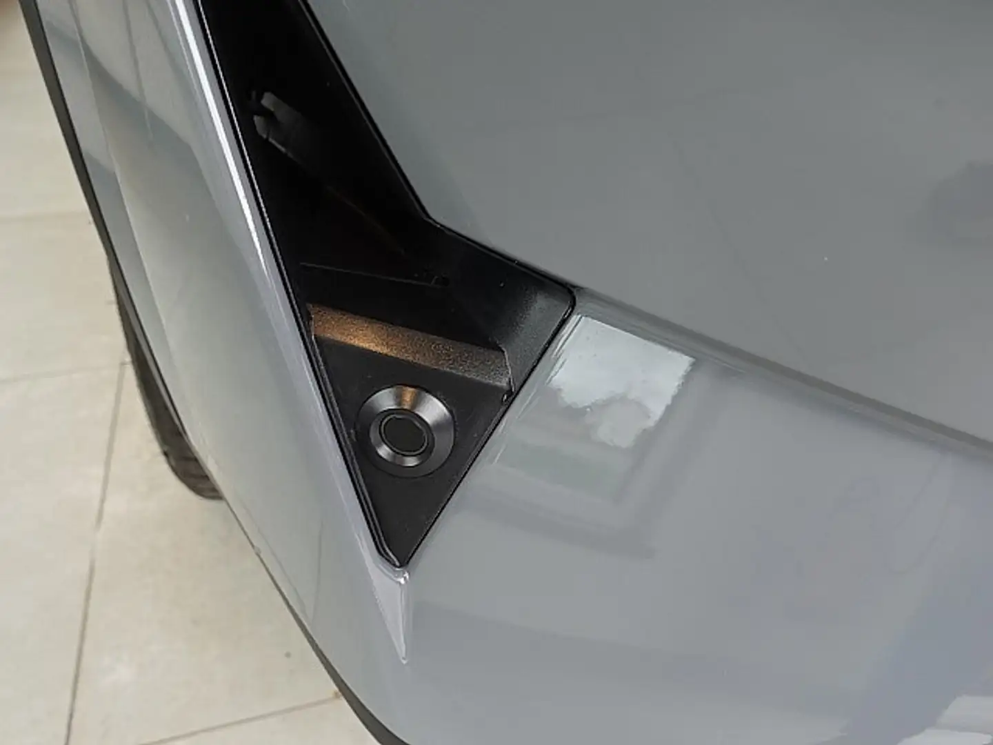 Vehicle image, number 4