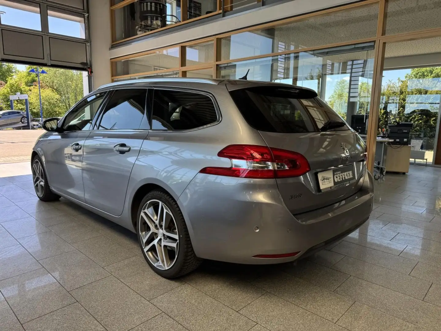 Vehicle image, number 4