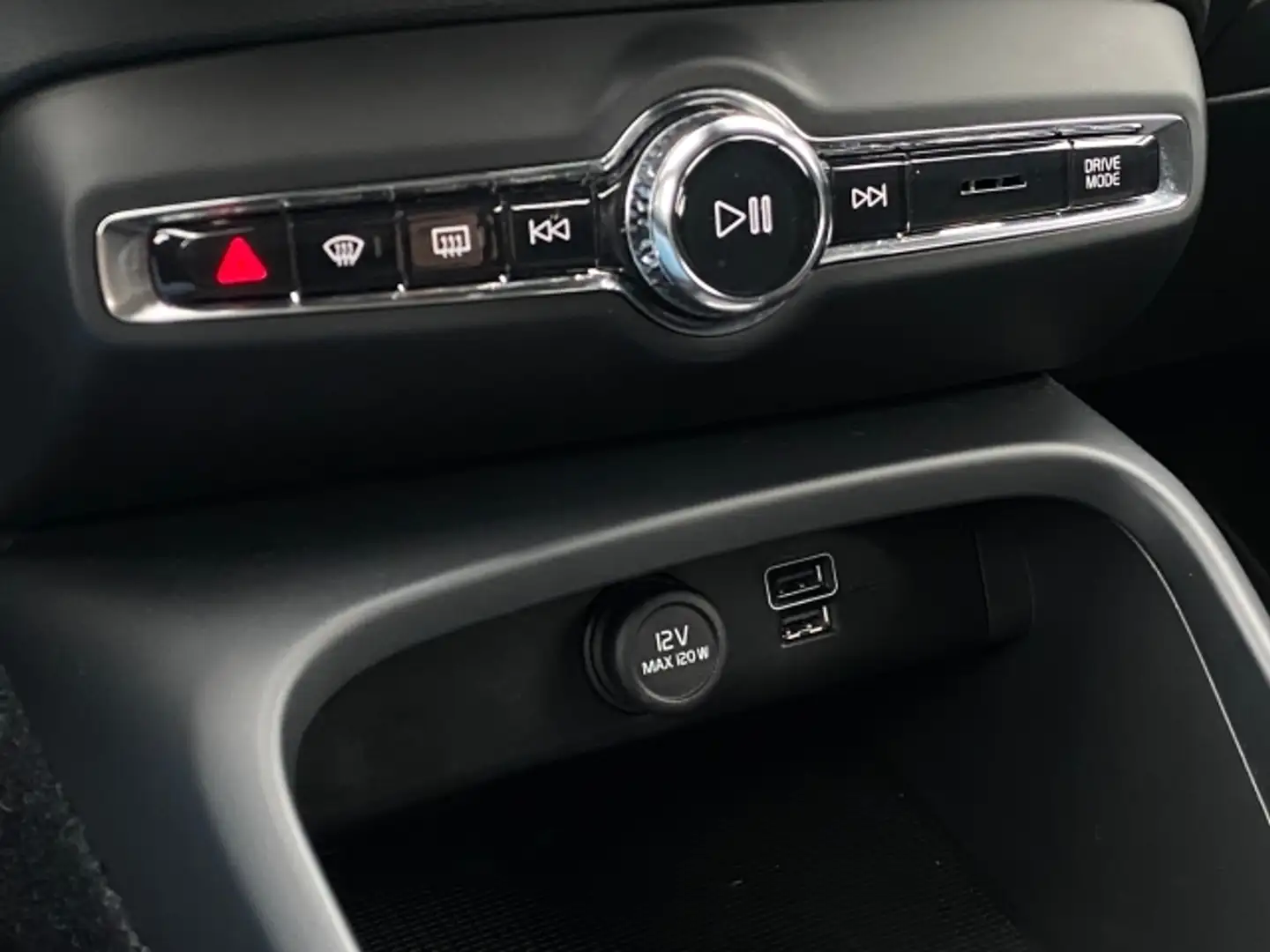 Vehicle image, number 12