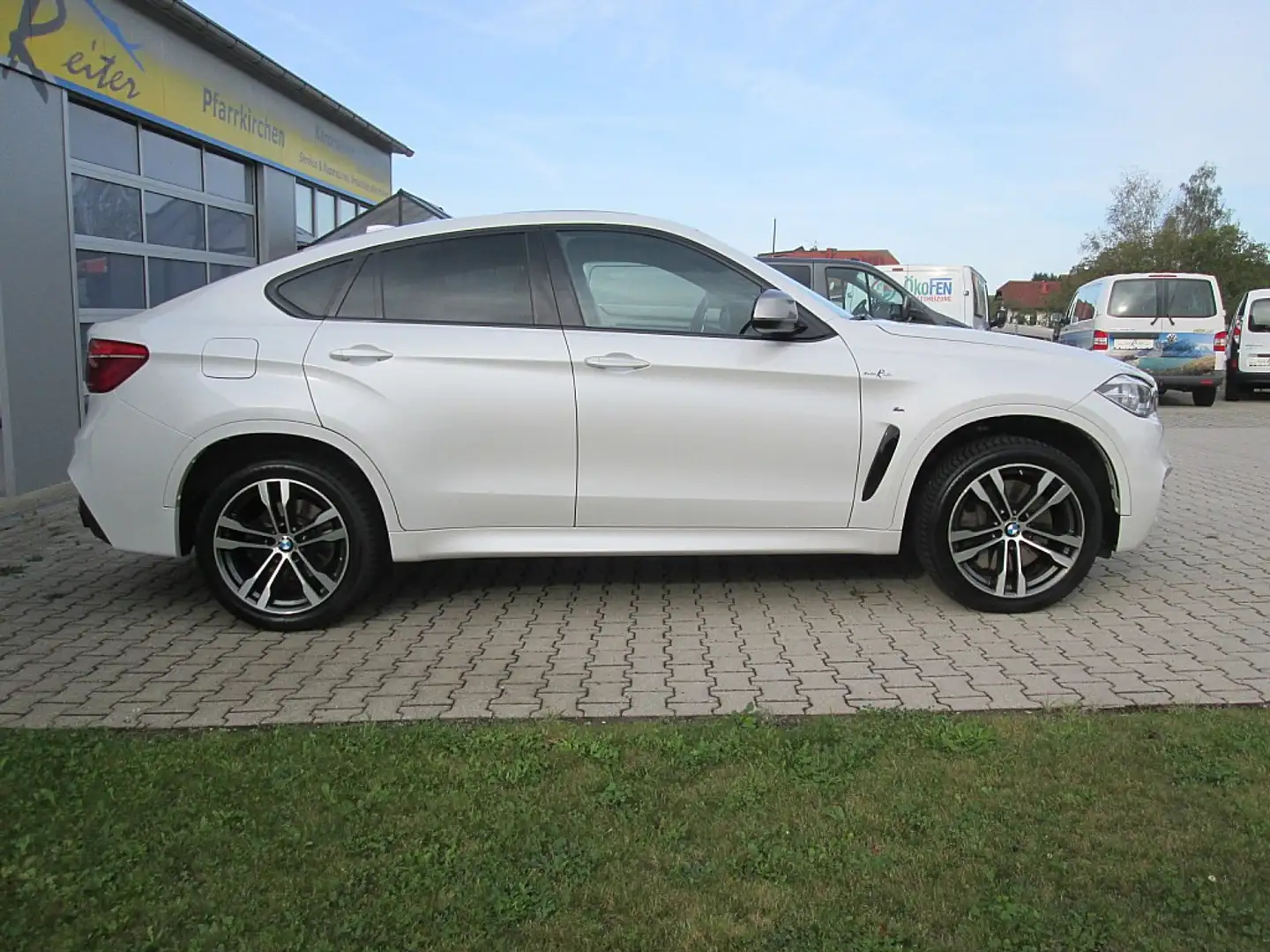 Vehicle image, number 9