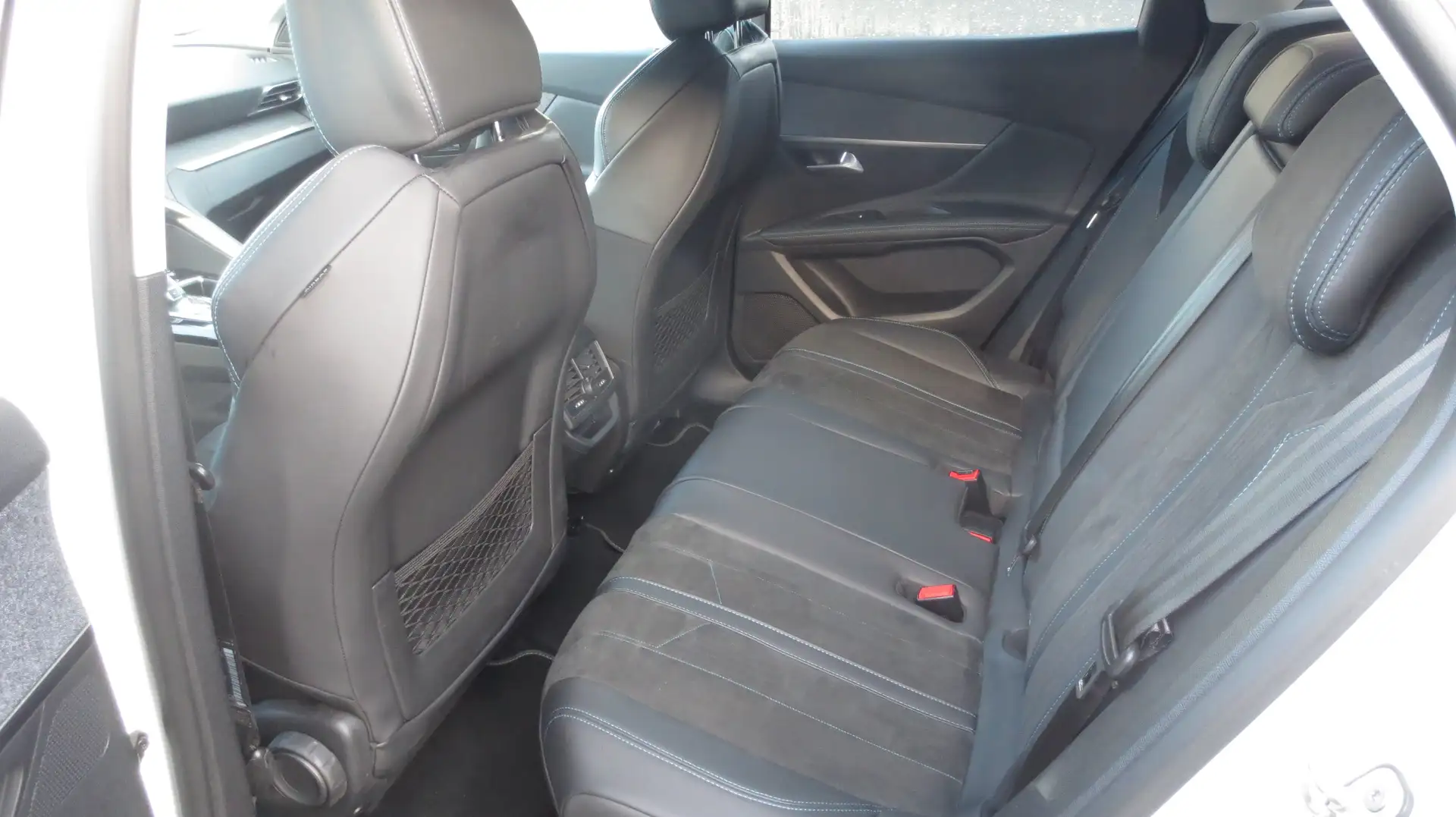 Vehicle image, number 9