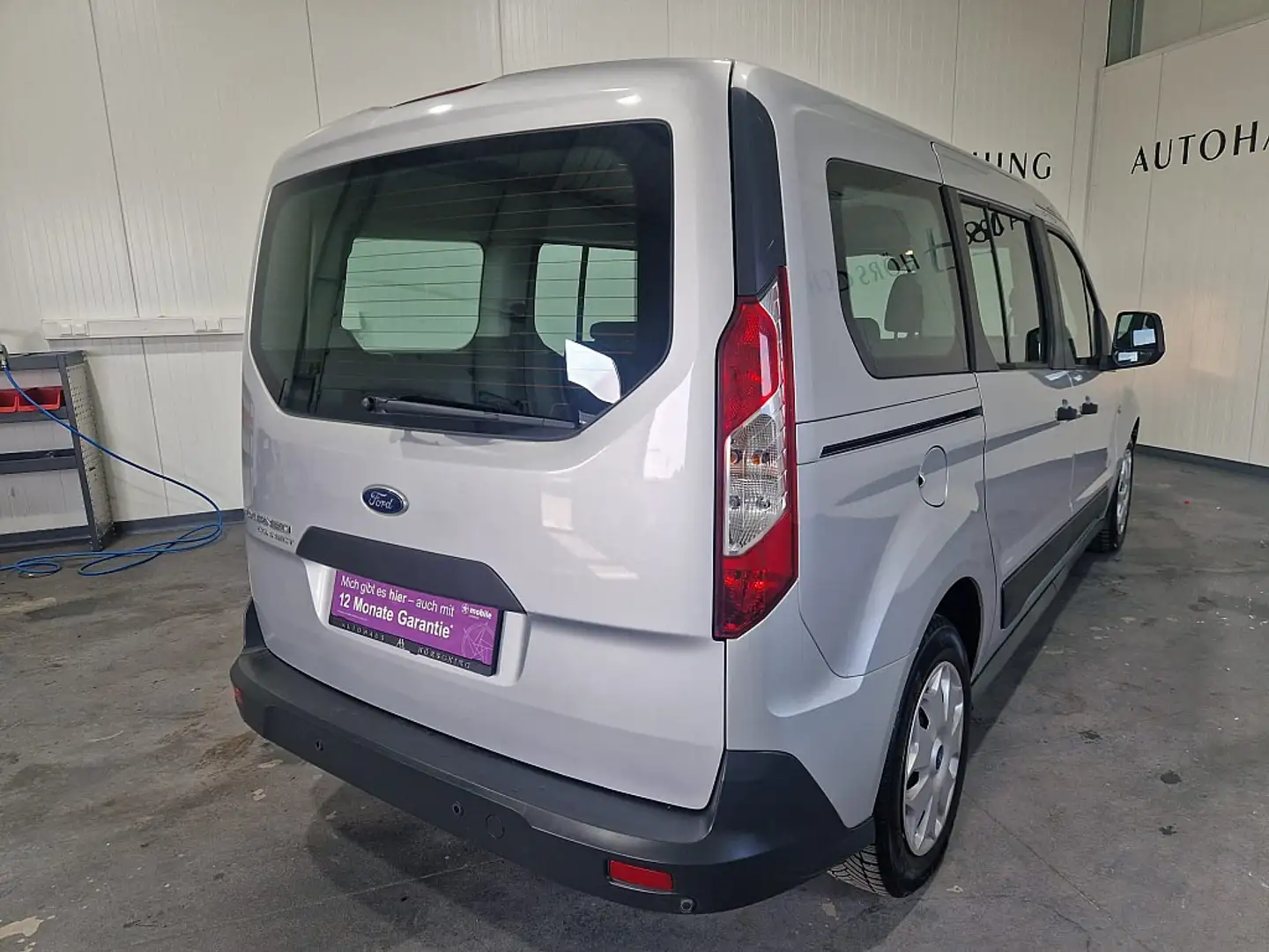 Vehicle image, number 6