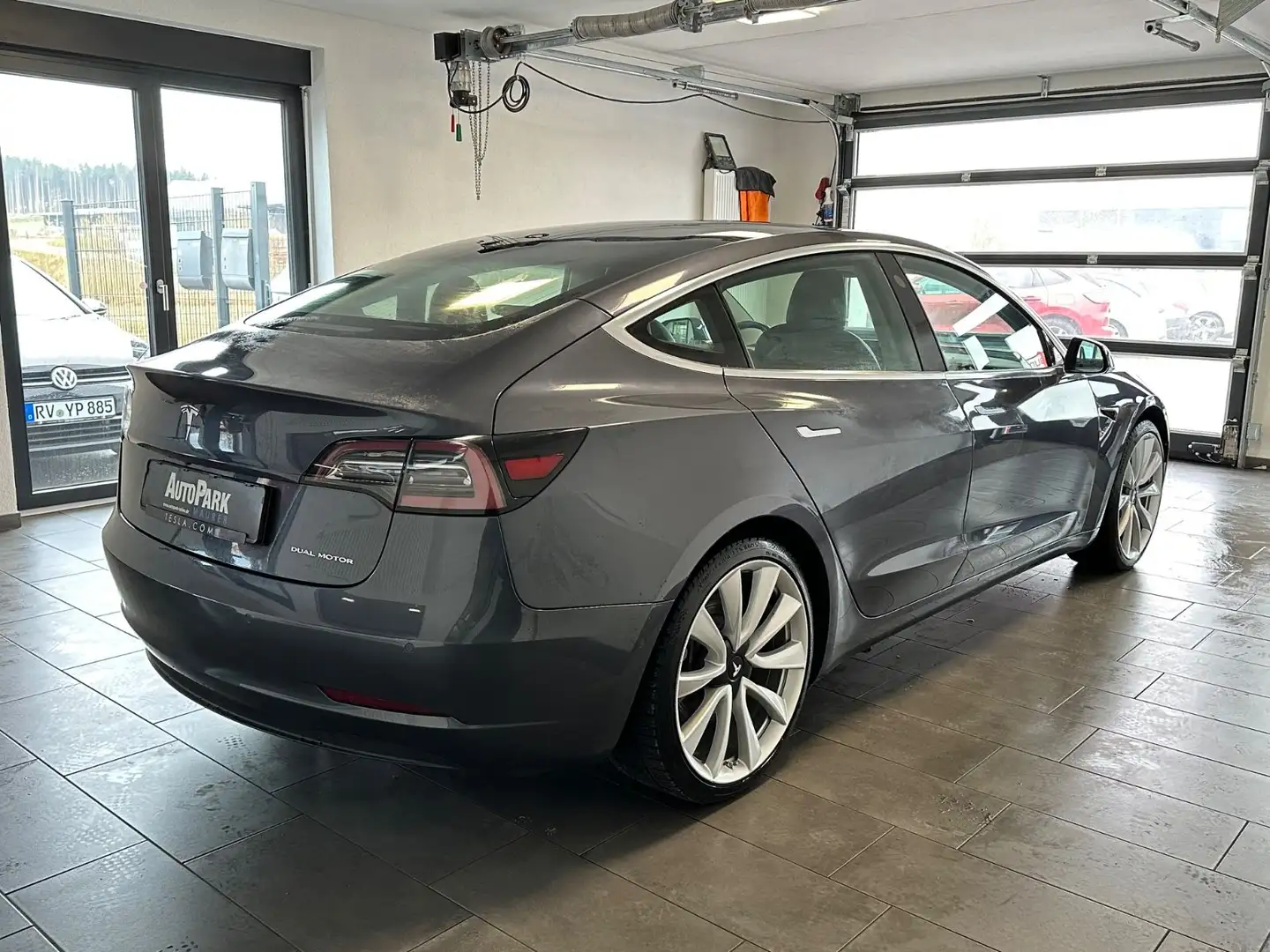 Vehicle image, number 6
