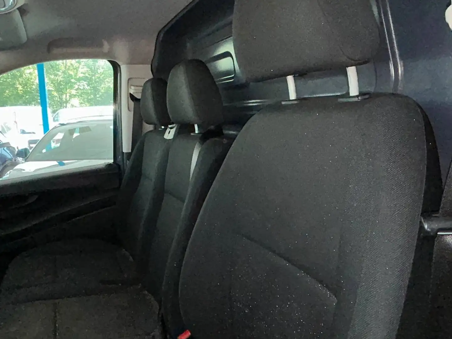 Vehicle image, number 8
