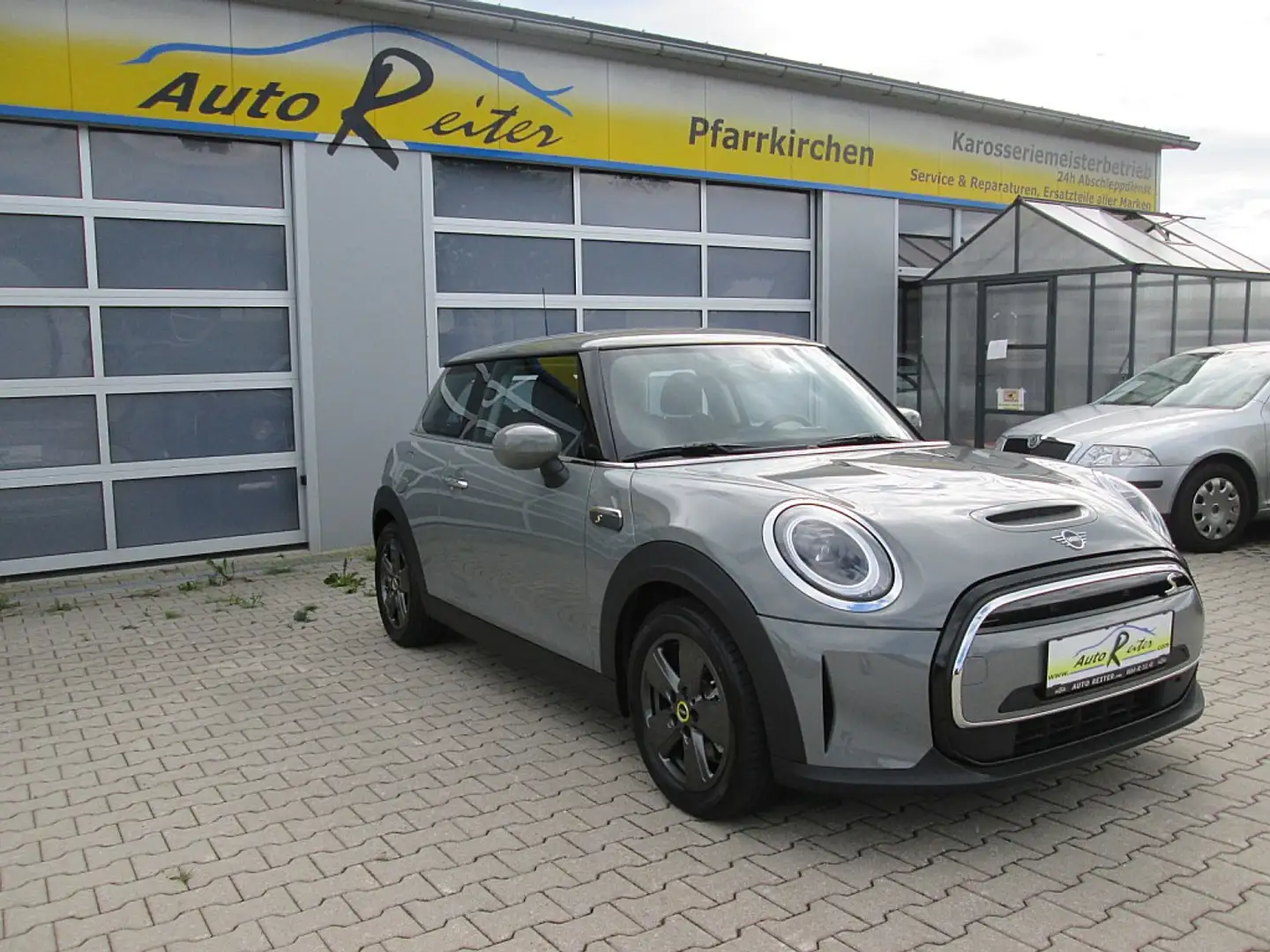 Vehicle image, number 6