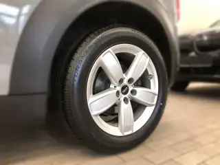 Vehicle image thumbnail, number 3