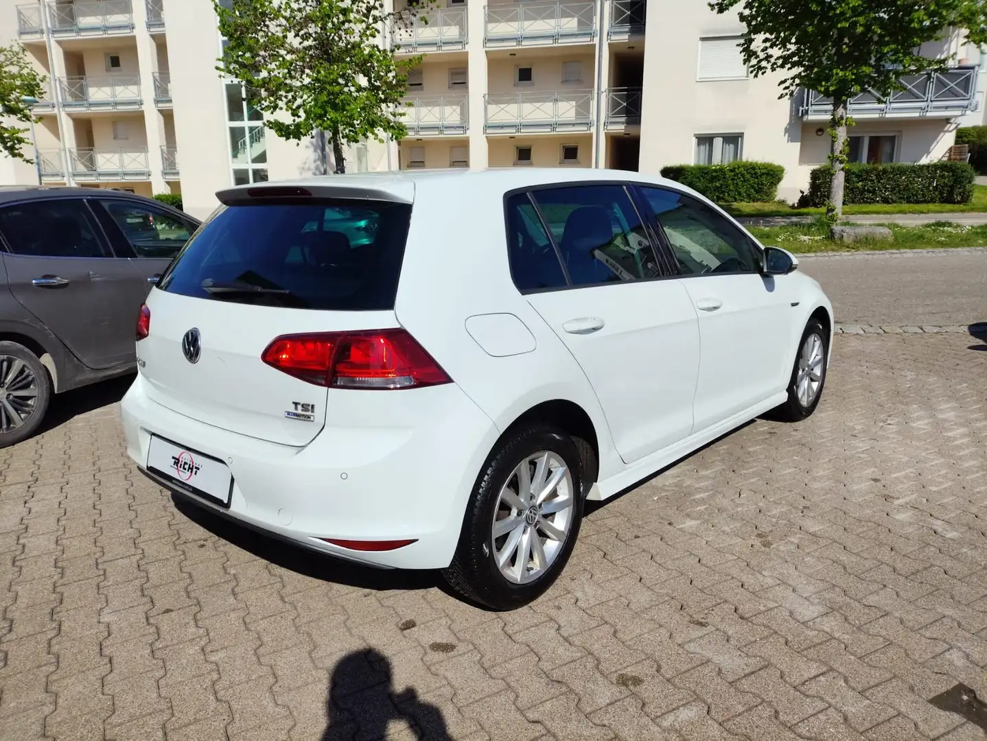 Vehicle image, number 4