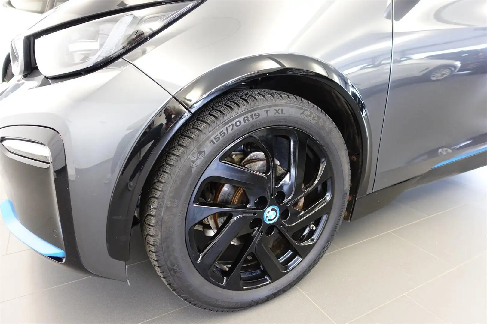 Vehicle image, number 6