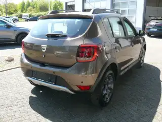 Vehicle image thumbnail, number 4