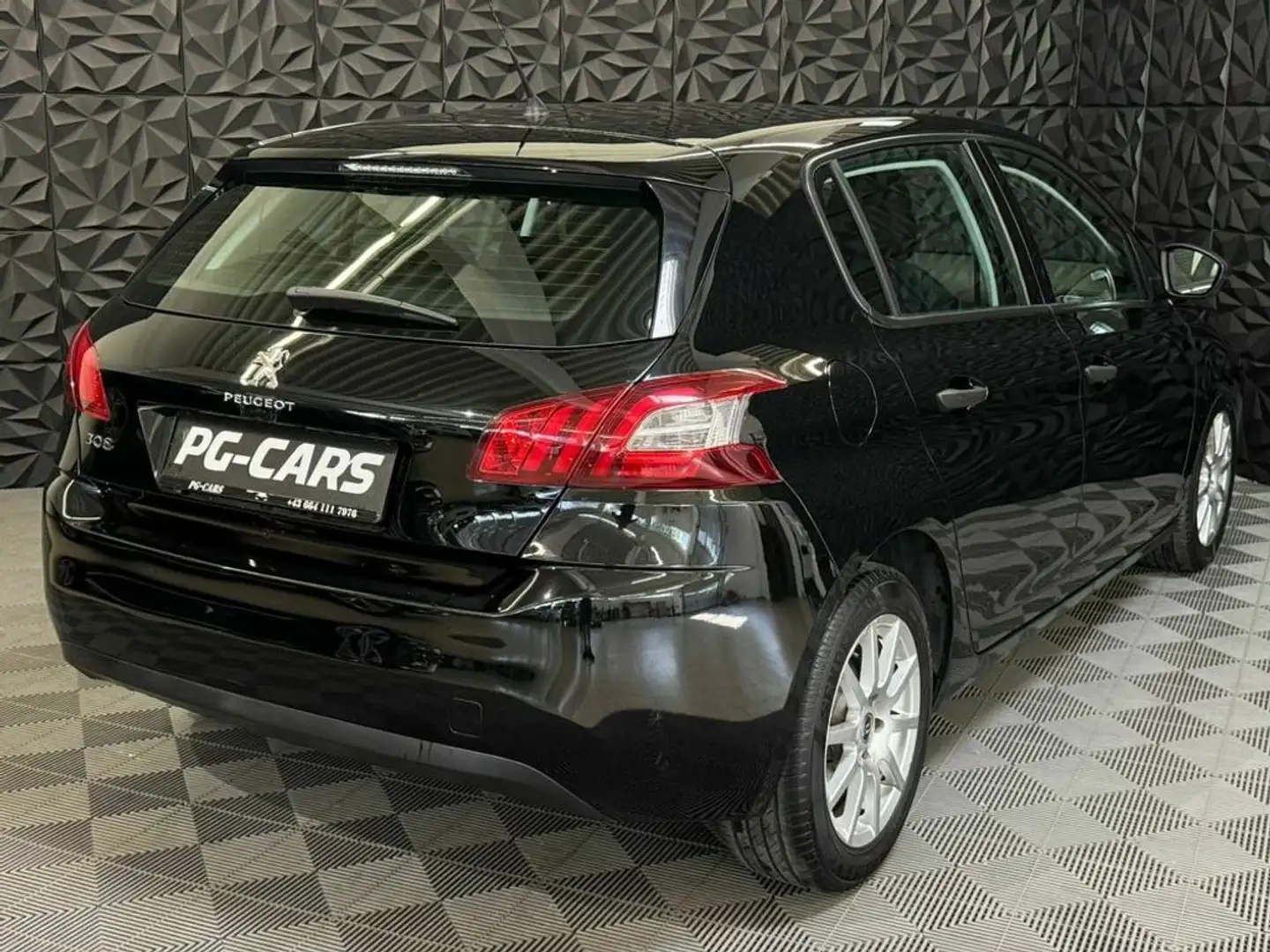 Vehicle image, number 8