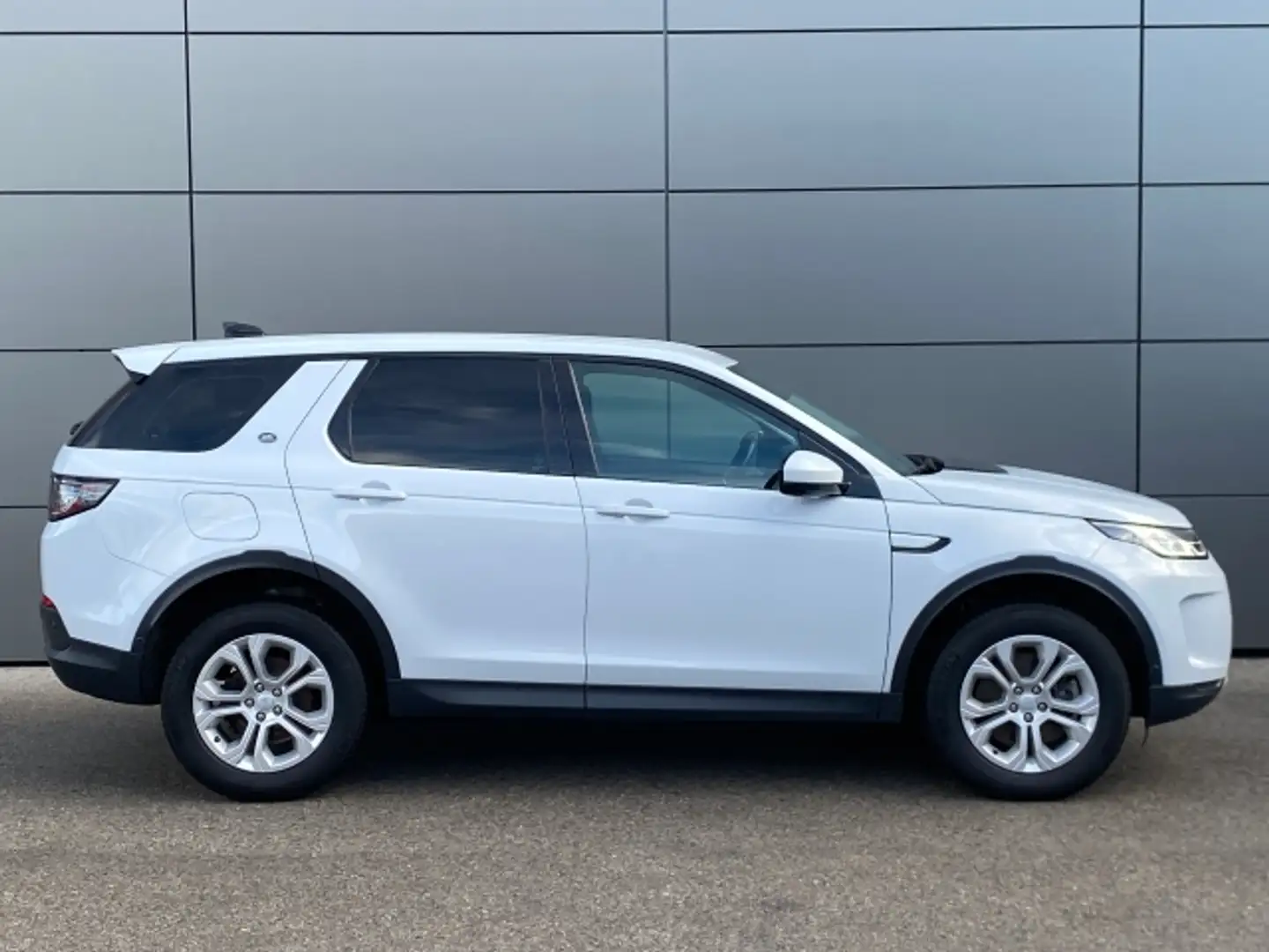 Vehicle image, number 4