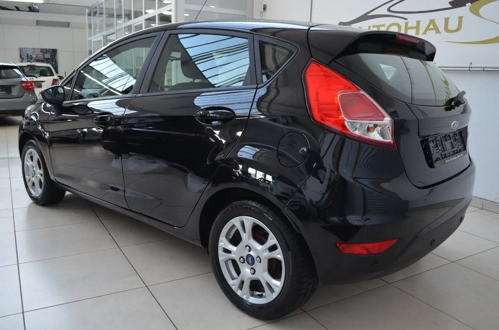 Vehicle image, number 8