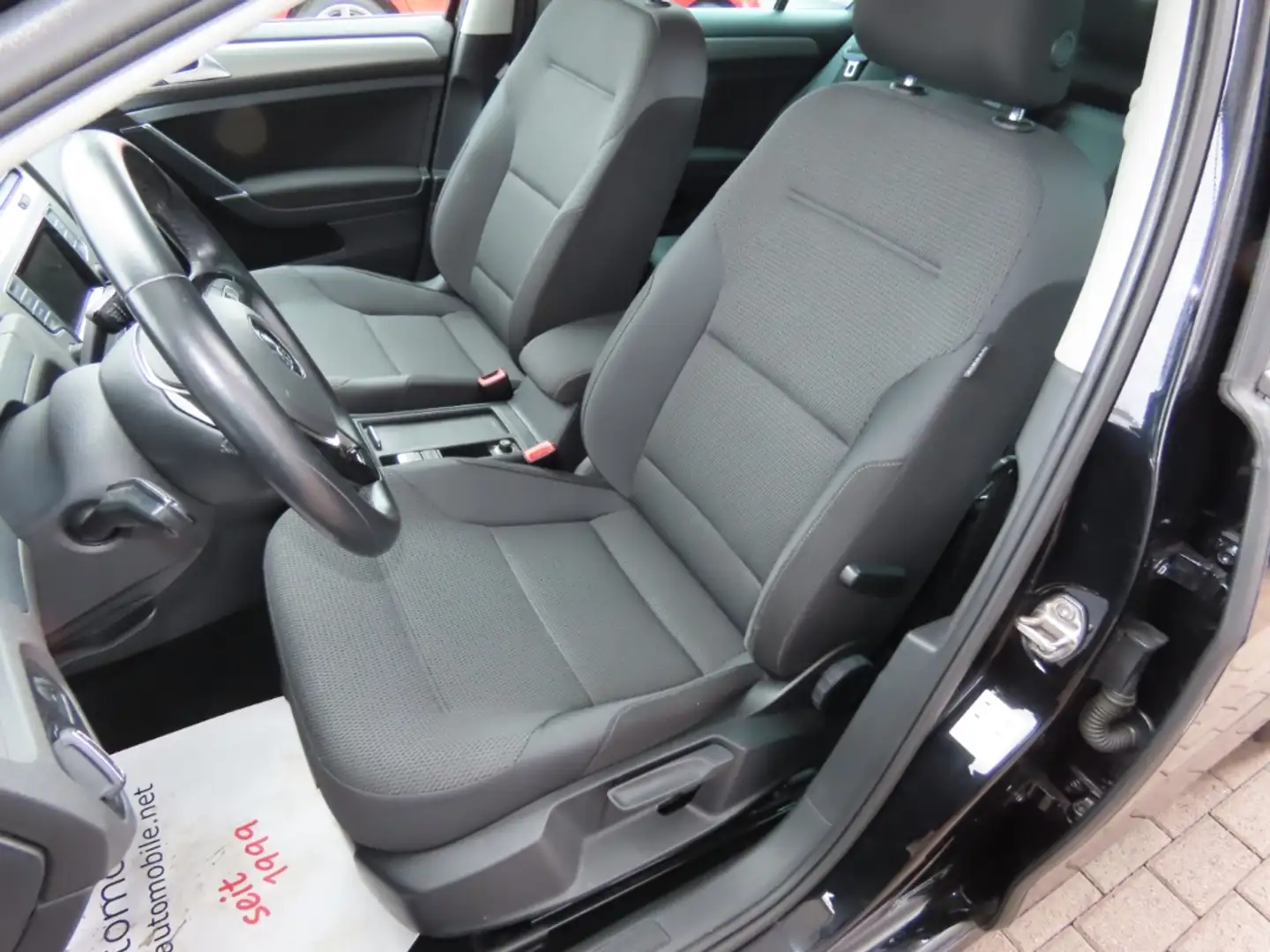 Vehicle image, number 9