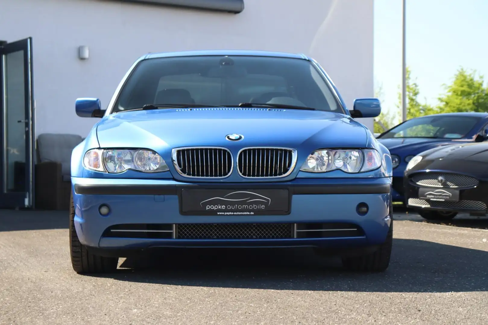 Vehicle image, number 3