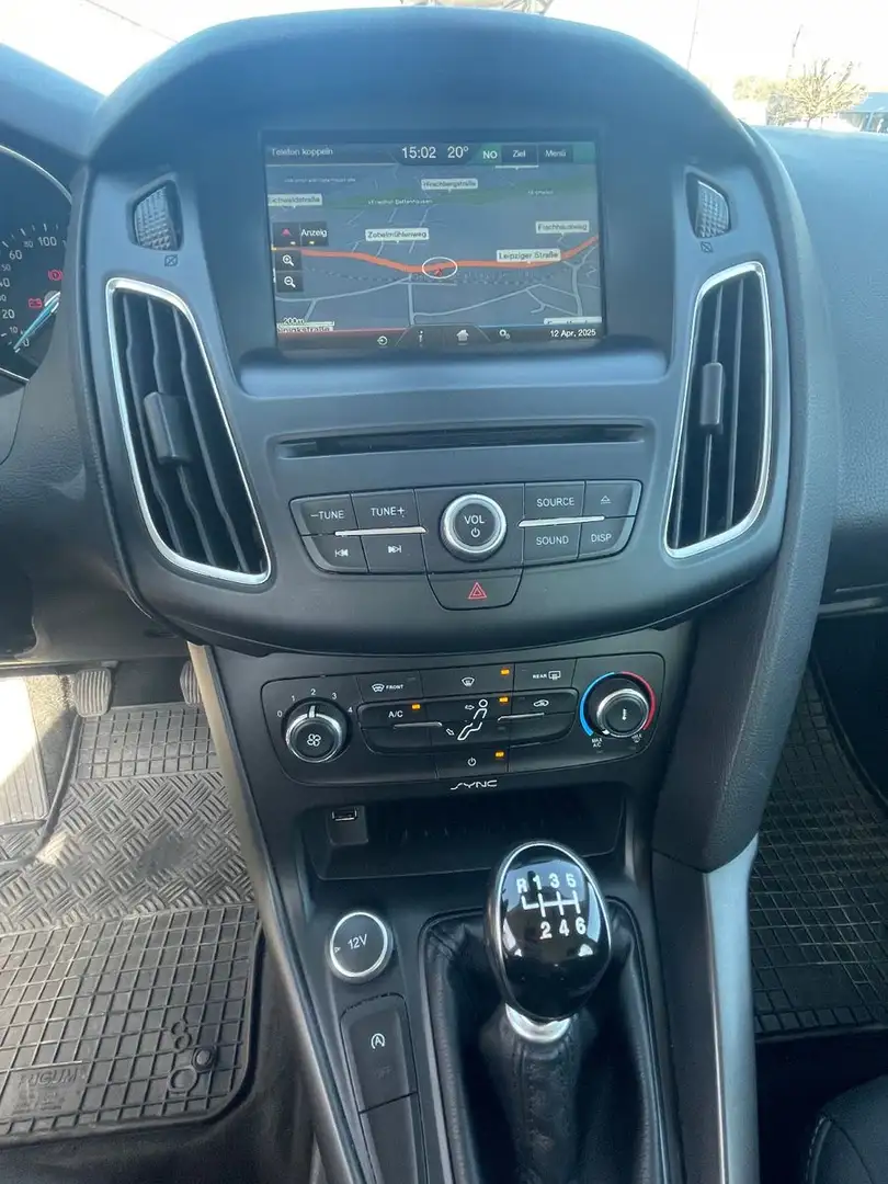Vehicle image, number 6