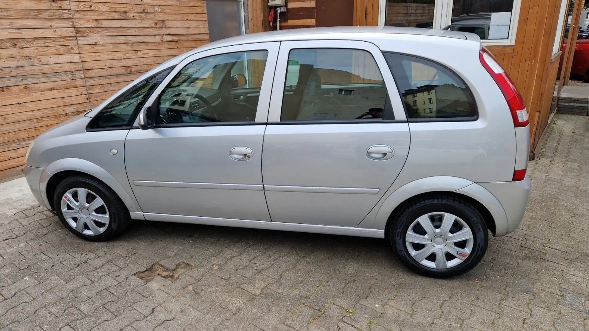 Vehicle image, number 4