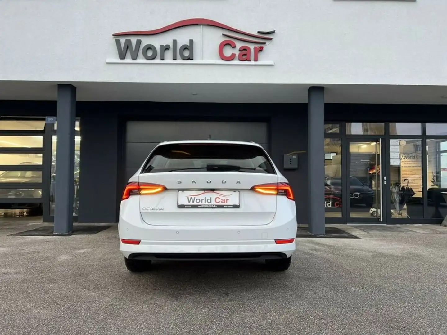 Vehicle image, number 9