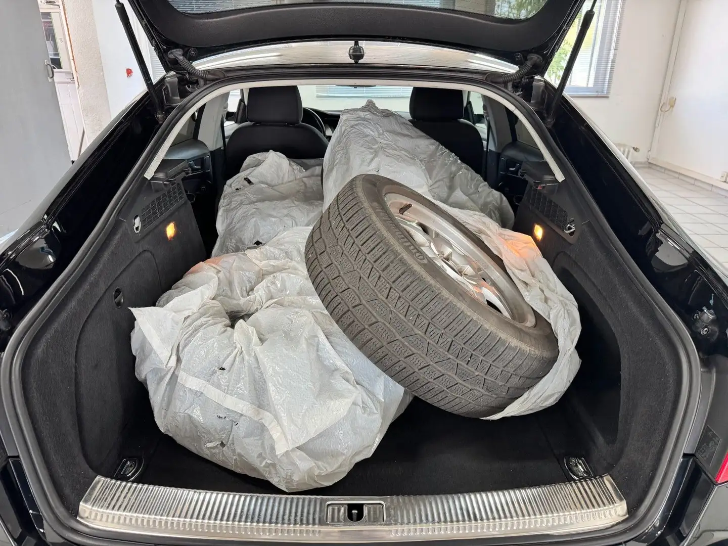 Vehicle image, number 9