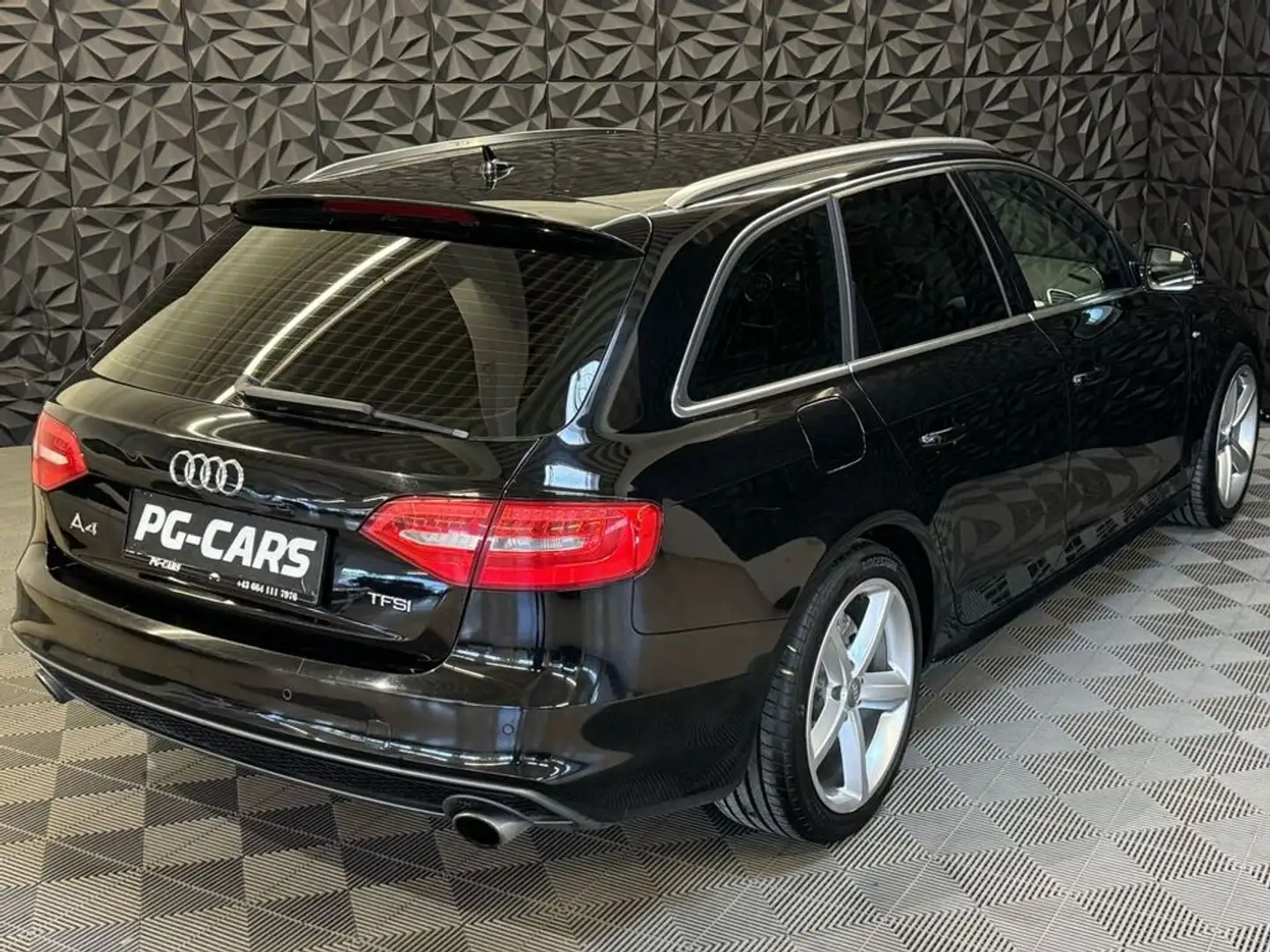 Vehicle image, number 12