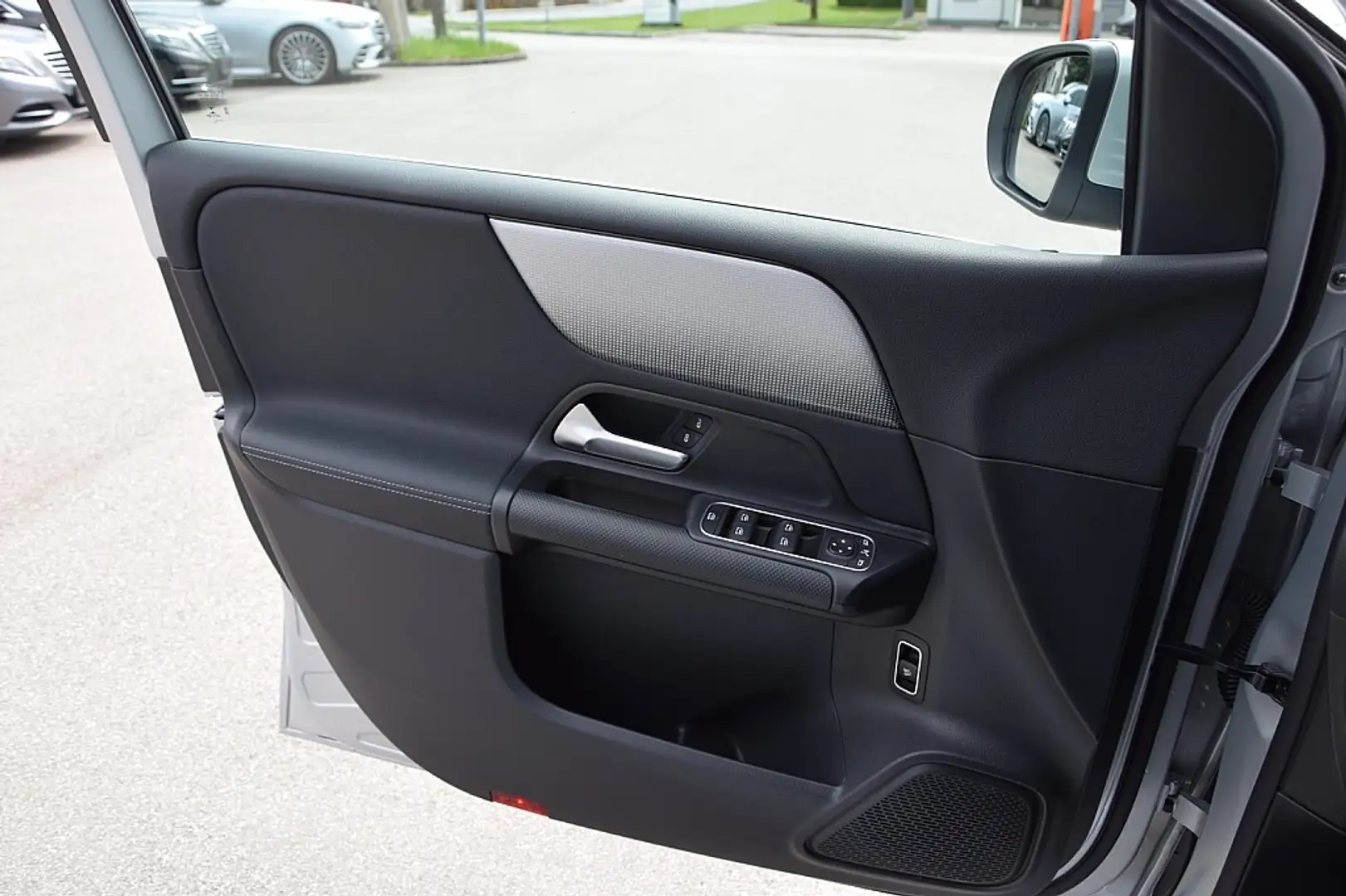 Vehicle image, number 9