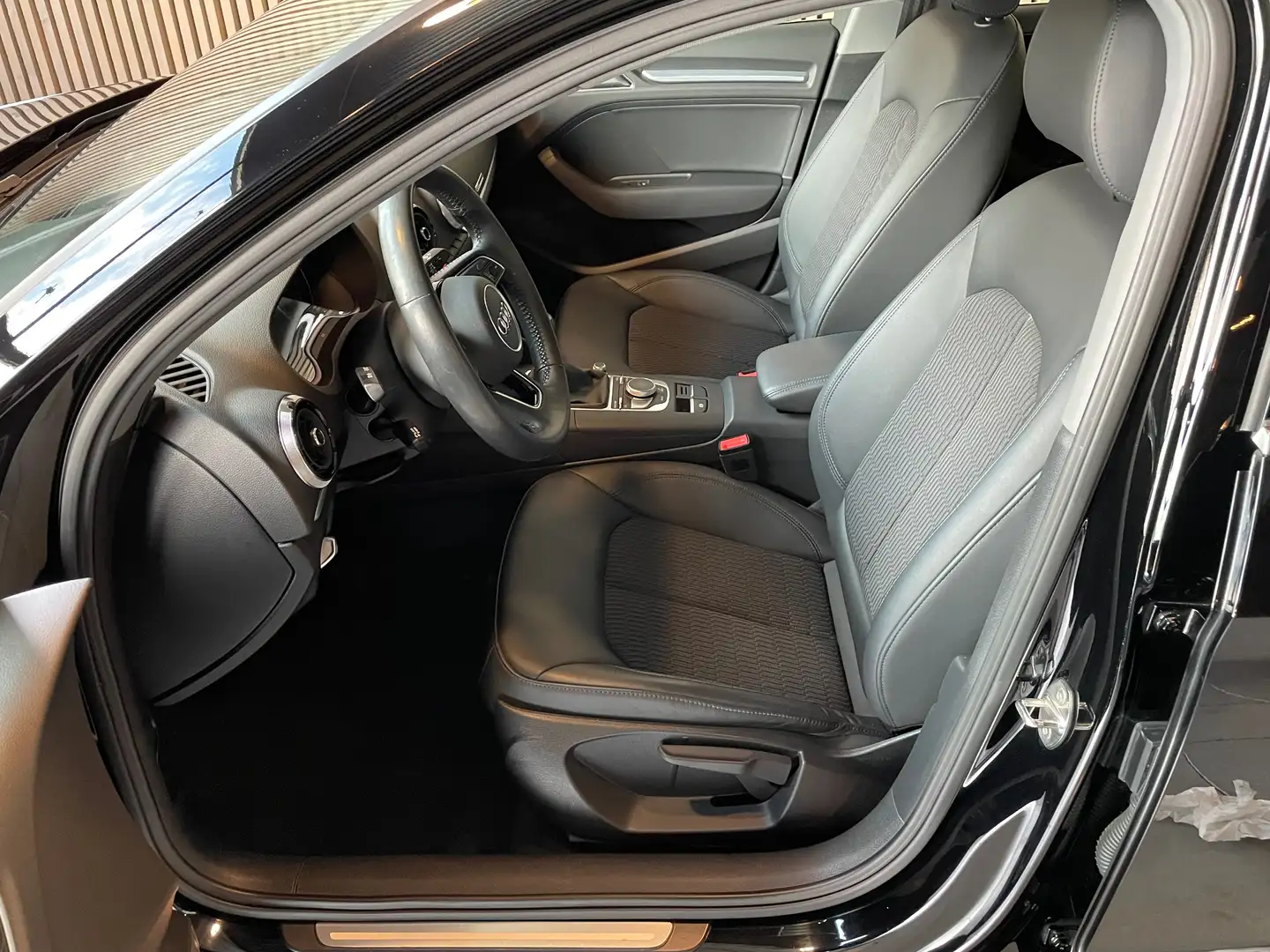 Vehicle image, number 8