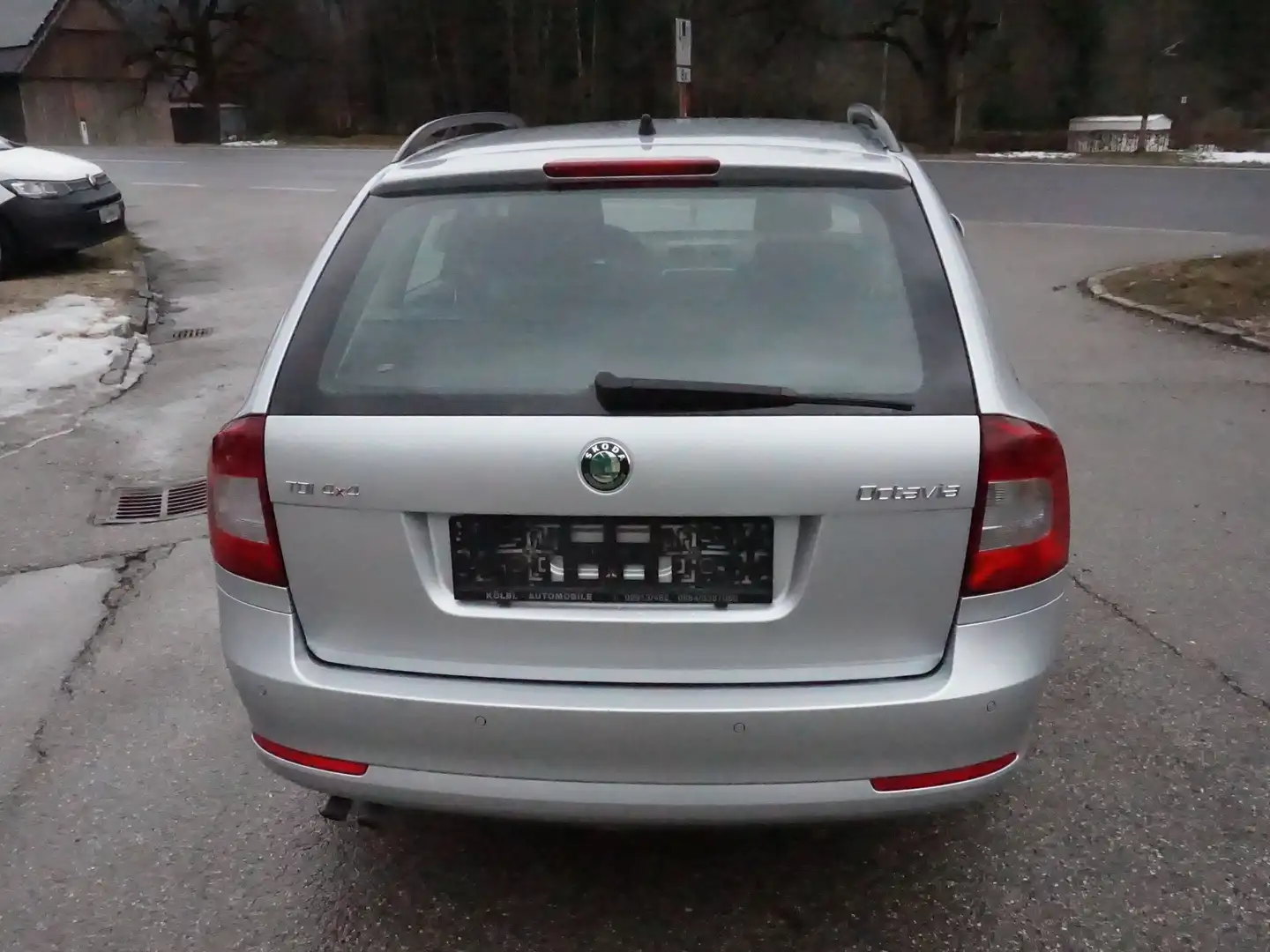 Vehicle image, number 8