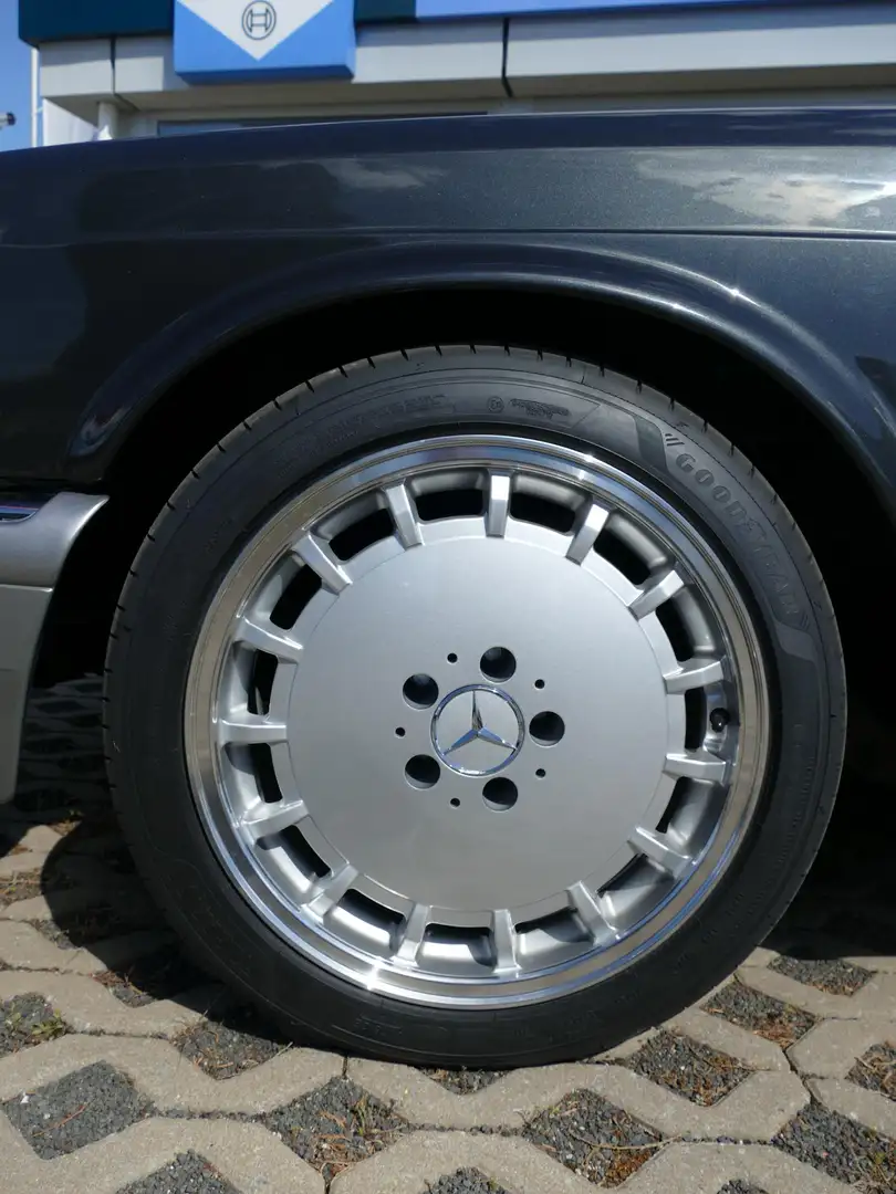 Vehicle image, number 9