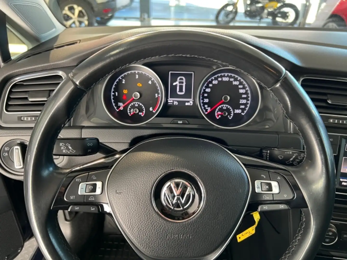 Vehicle image, number 12