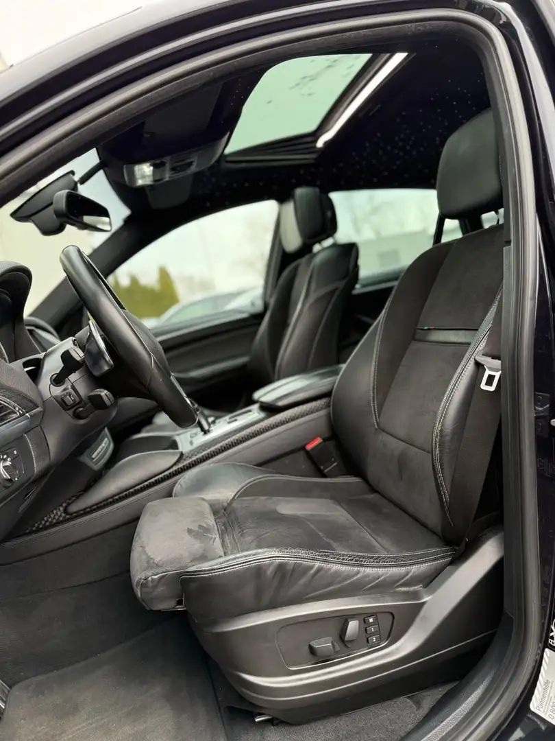 Vehicle image, number 12