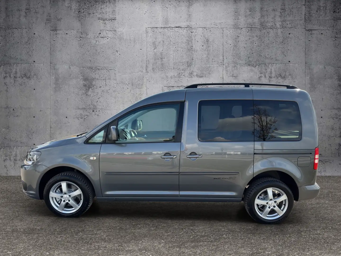 Vehicle image, number 8