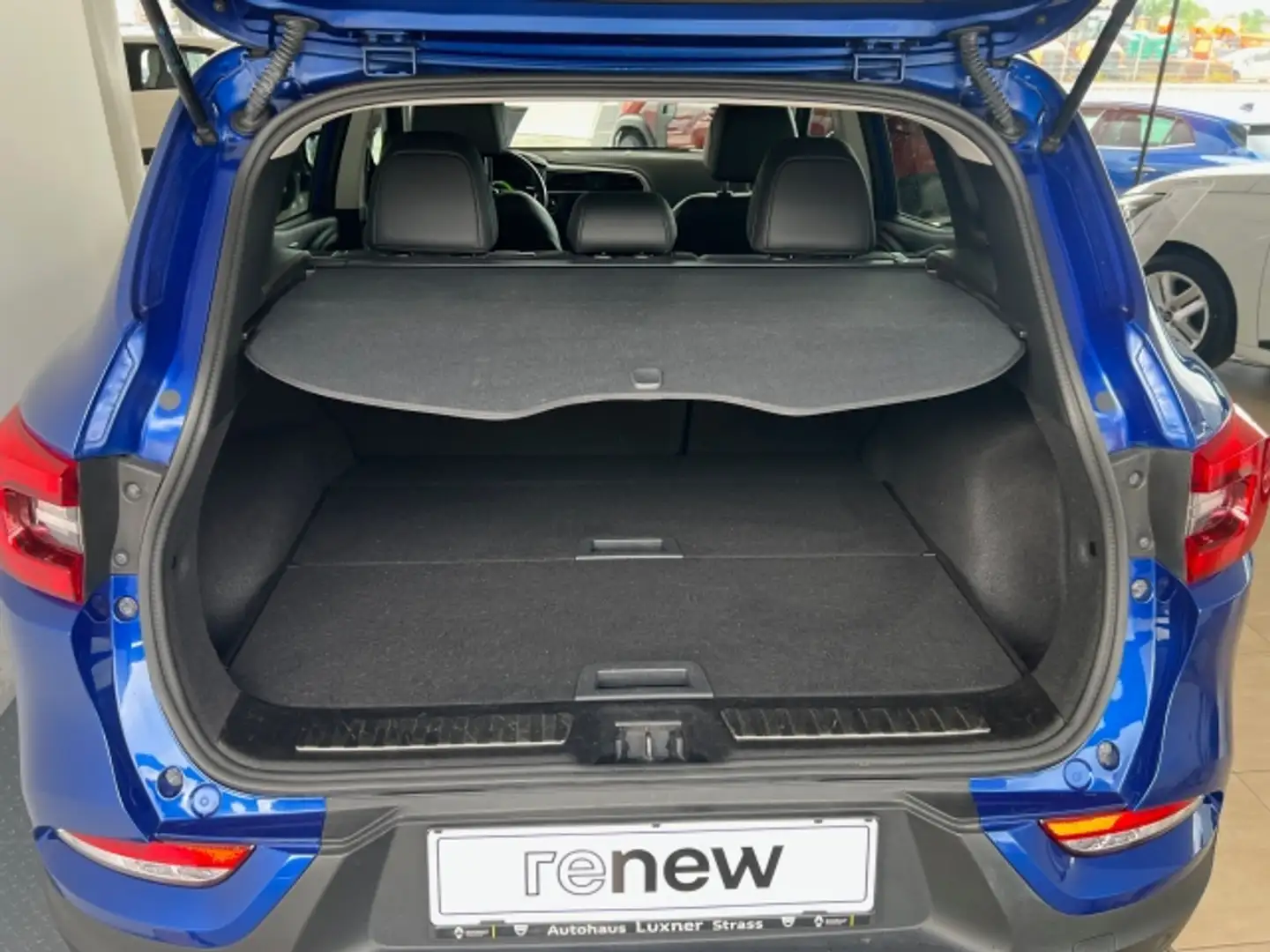 Vehicle image, number 6