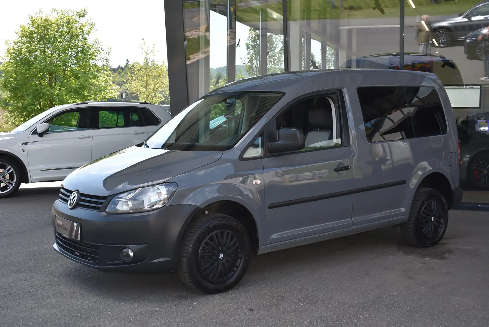 Vehicle image, number 4