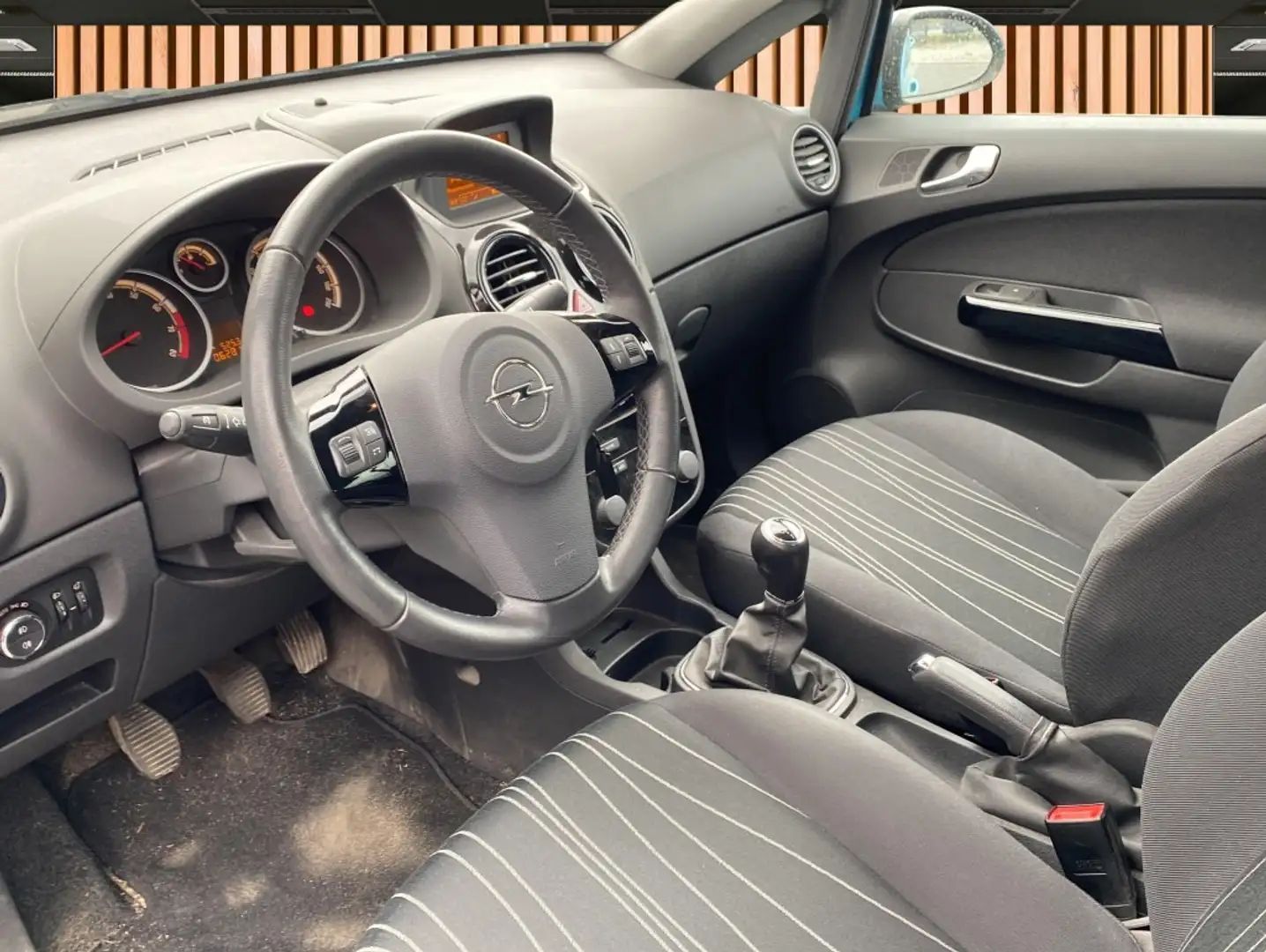 Vehicle image, number 4