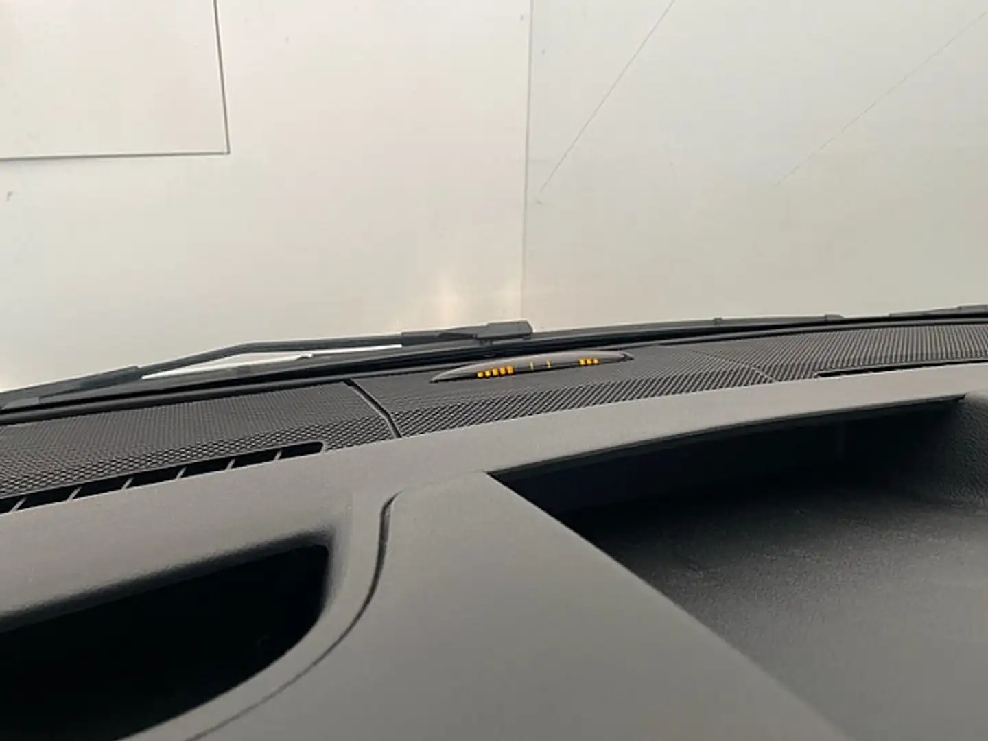 Vehicle image, number 12
