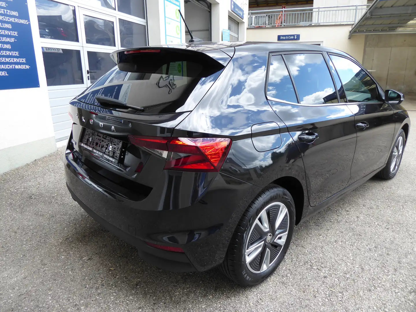 Vehicle image, number 5