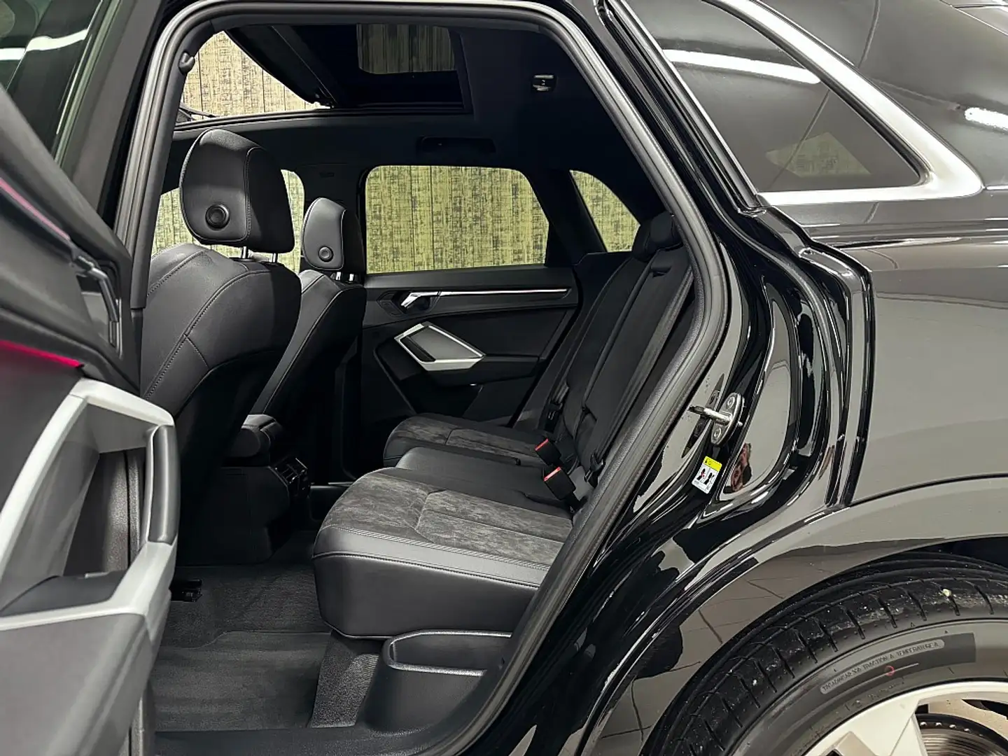 Vehicle image, number 12