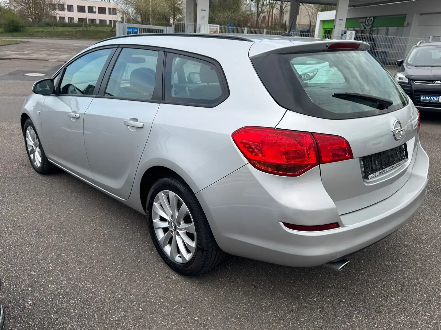Vehicle image, number 4
