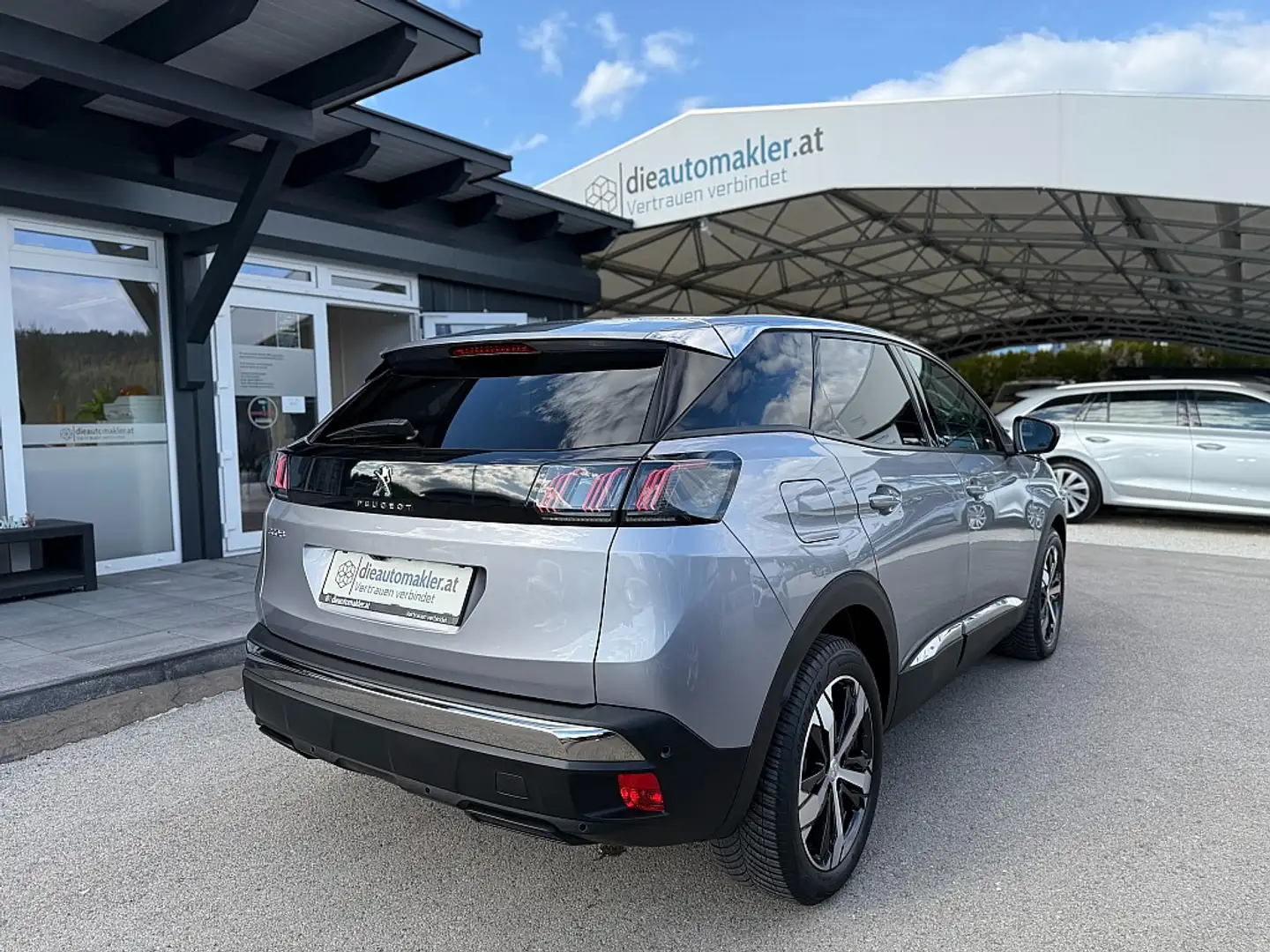 Vehicle image, number 14