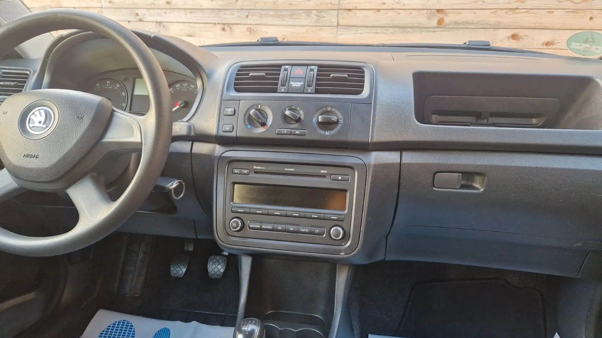 Vehicle image, number 12