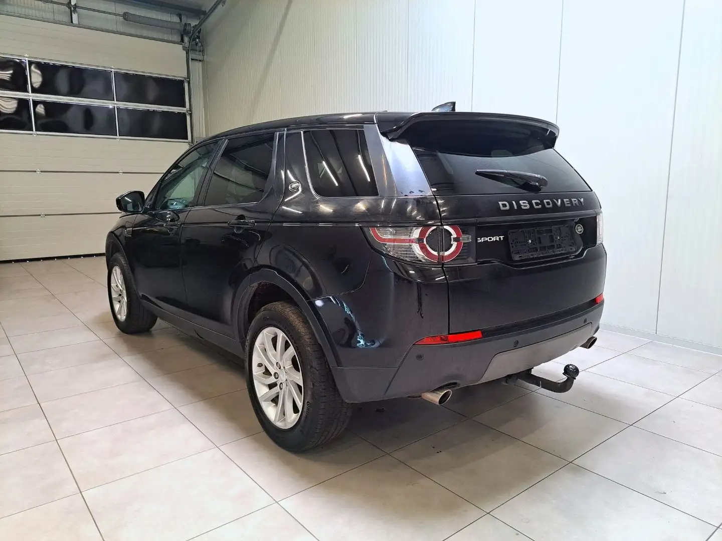 Vehicle image, number 6