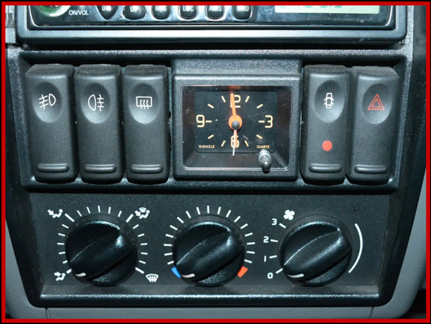Vehicle image, number 12