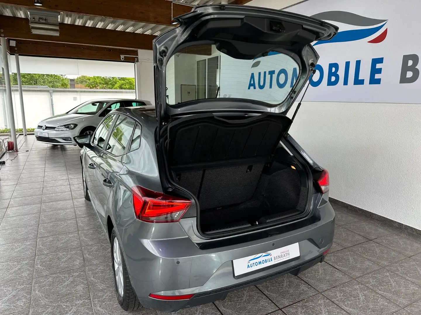 Vehicle image, number 5