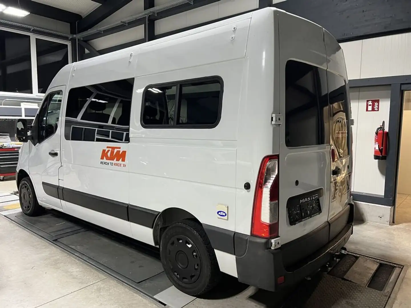 Vehicle image, number 3