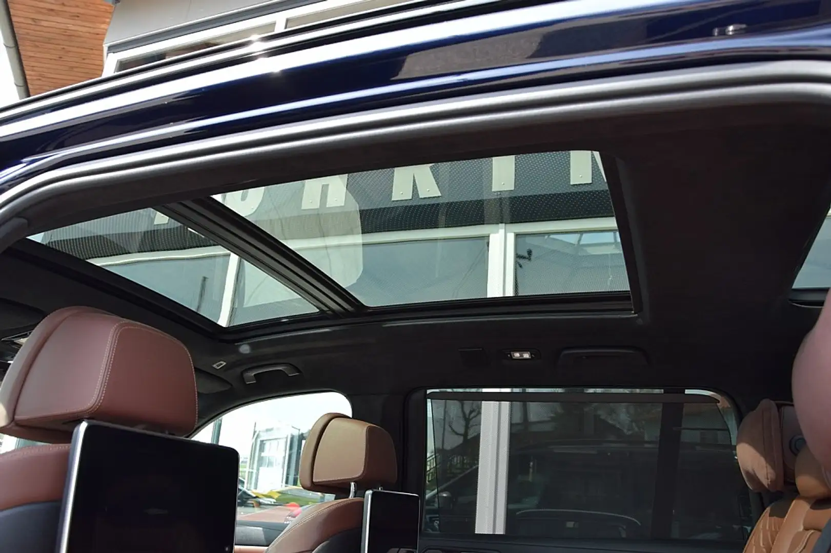 Vehicle image, number 10