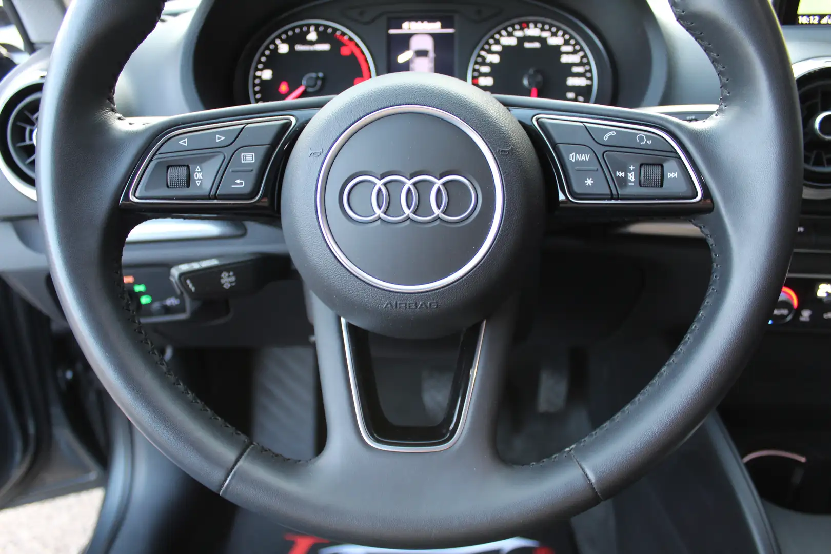 Vehicle image, number 19