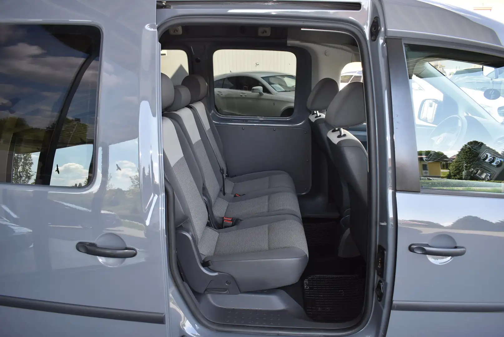 Vehicle image, number 10