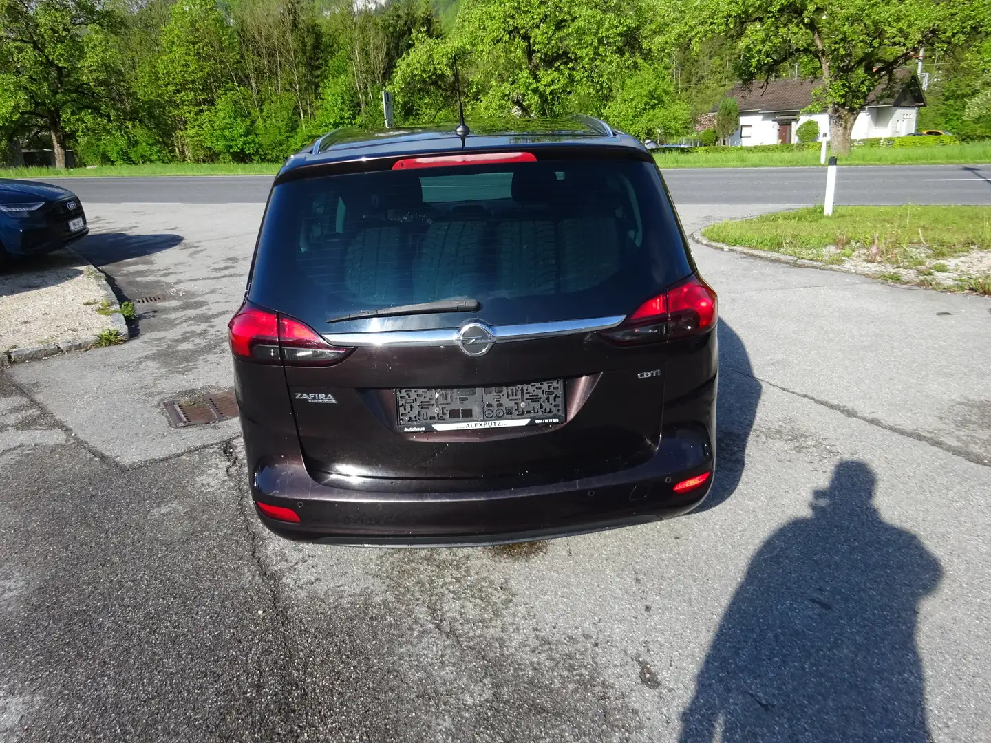 Vehicle image, number 9