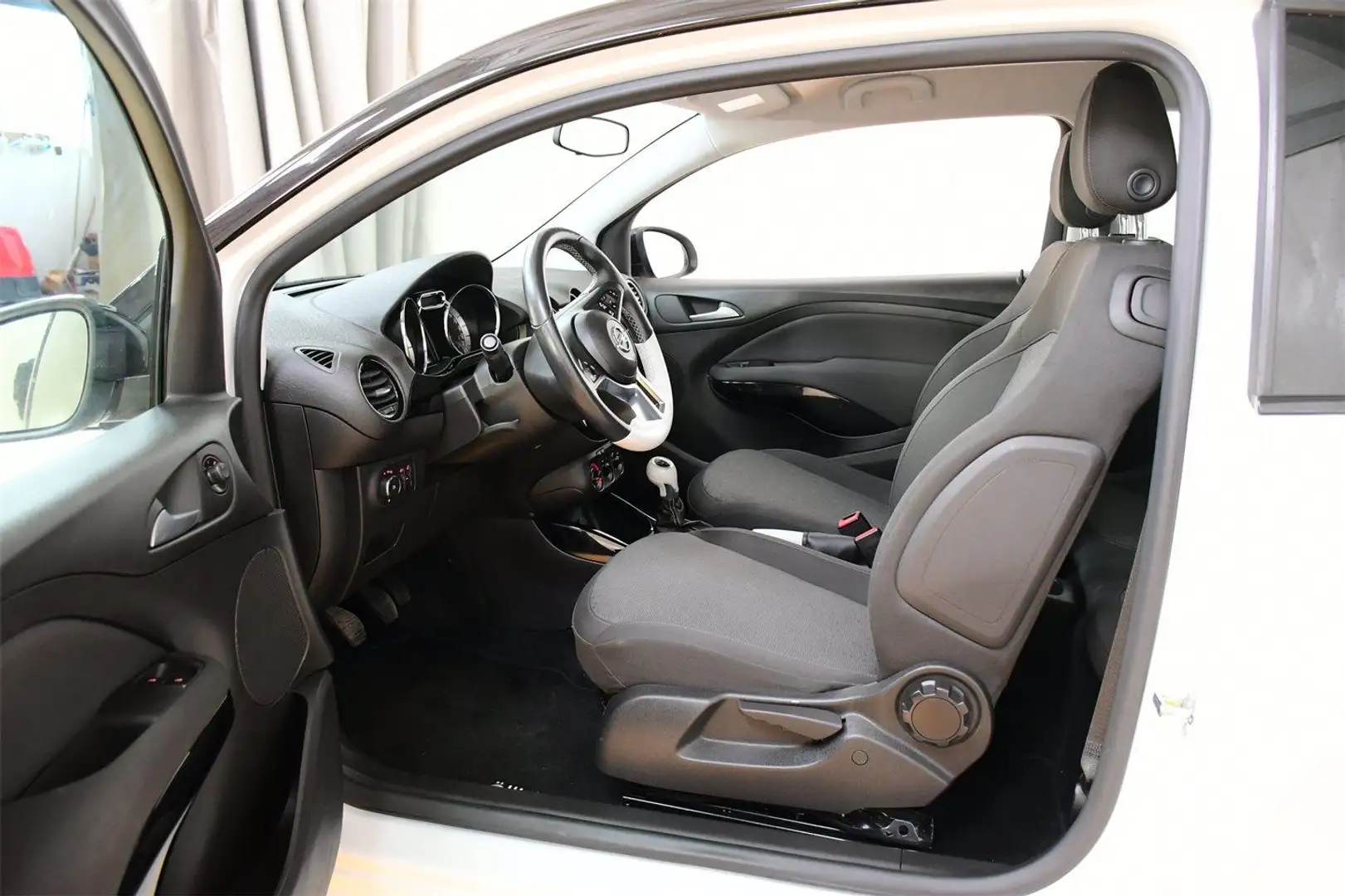 Vehicle image, number 14