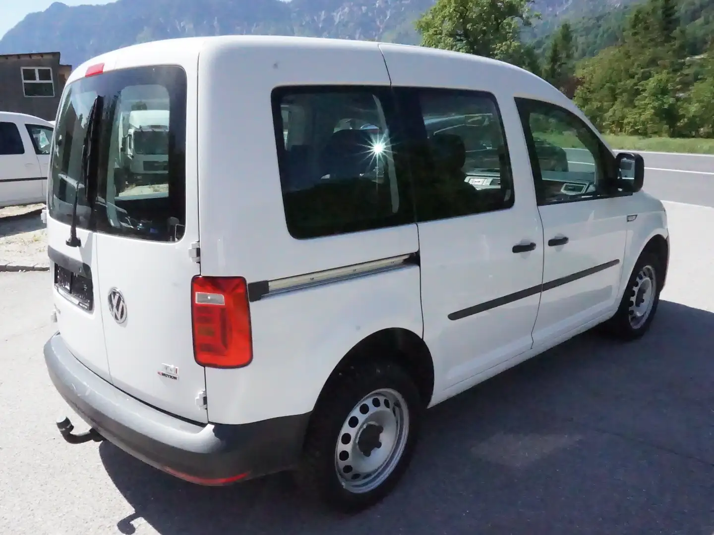 Vehicle image, number 9